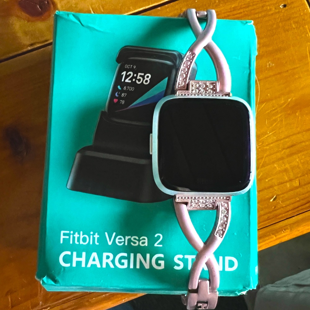 Fit Bit Versa 2 w/extra bands